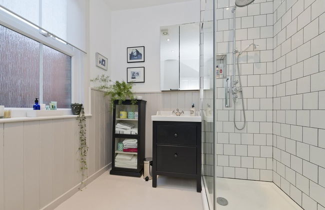 Interior Designed House With Garden in North West London by Underthedoormat - Foto 25