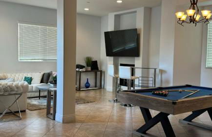 LA Dream Gem - Beautiful Home with Spa - Foto 13