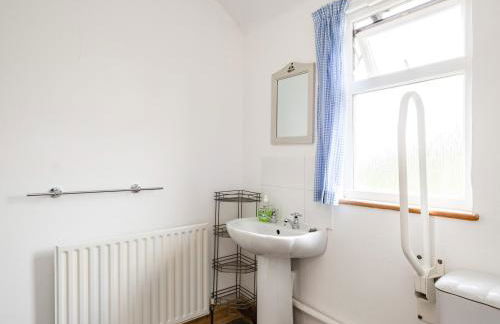 Dolphin Lodge - Photo 17