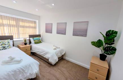 Charming Townhome Retreat, close to Manchester - Photo 7