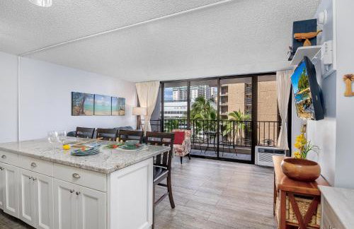 7FL Remodeled, Close to Beach & Dining with Free Parking - Photo 48