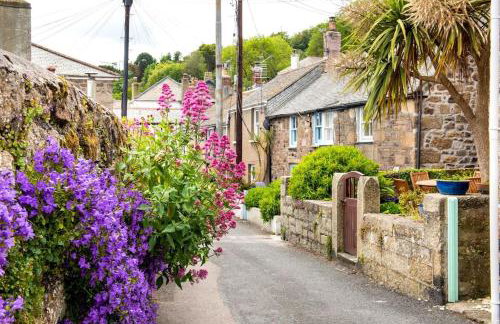 Abbey Cottage, Close to Mousehole Harbour - Photo 2