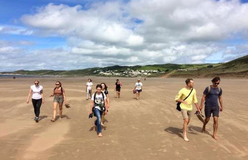 Surfers and walkers cosy camping cabin - Foto 3