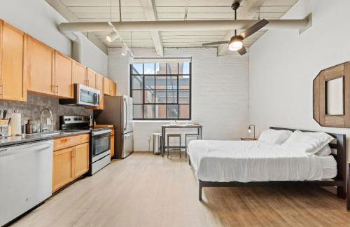 Studio at Superior l Downtown l Parking l Café - Photo 7