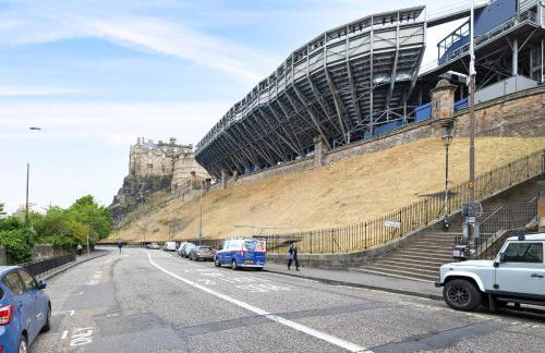 JOIVY Charming 2-Bed Flat Near Edinburgh Castle - Foto 48