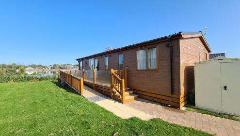 Tattershall Lakeside Lodge Indulgent wheelchair accessible 8 berth with Hot Tub - Foto 2
