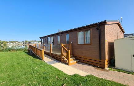 Tattershall Lakeside Lodge Indulgent wheelchair accessible 8 berth with Hot Tub - Foto 2