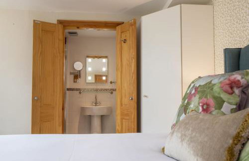 Askrigg Chapel - Photo 34