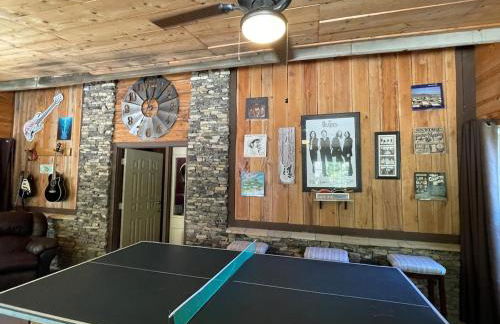 Rustic Mountaintop Cabin on small farm with WiFi - Foto 14