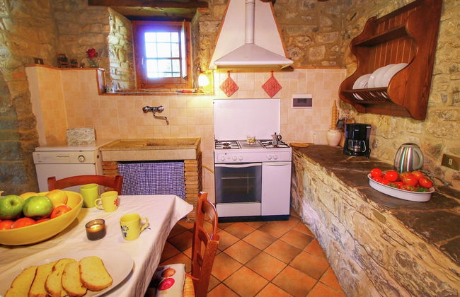 Alluring Farmhouse in Ortignano With Swimming Pool - Foto 15