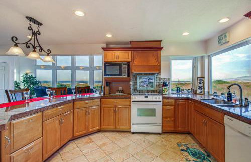 Oceanfront Castle with Hot Tub and Game Room - Foto 17