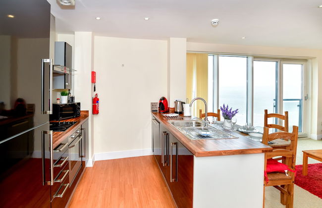 Meridian Quay Apartments - Photo 12