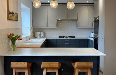 Bromholme Cottage Bacton - Sleeps 10, hot tub, close to beach - Photo 3