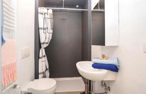 Gorgeous Home In Imperia, Loc Poggi - Foto 16