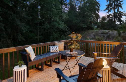 Spacious Main Street Retreat for families and large groups - Photo 3