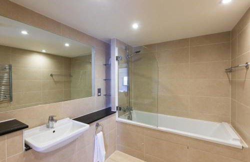 Zone 1 Modern 2 Bed 2 Bath Apt with outdoor space Hyde park - Foto 16