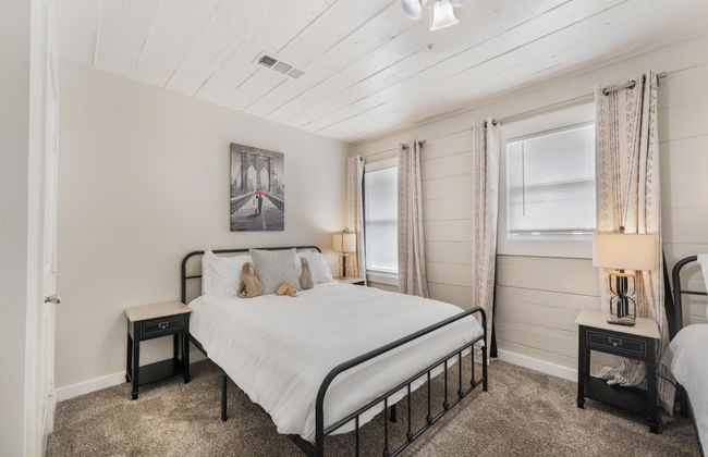 Stockyards- 4min Pet Friendly 3BR Luxe Gem - Foto 43