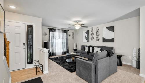 Roomy Getaway Elevate Your Stay, 6 Mins to RIC - Foto 2