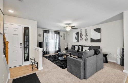 Roomy Getaway Elevate Your Stay, 6 Mins to RIC - Foto 2