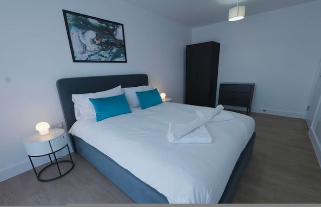 Luxury Manchester Apartment - Orange - Photo 15