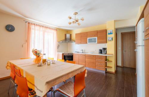 Charming Orange Apartment with Private Pool and Garden Oasis - Foto 7