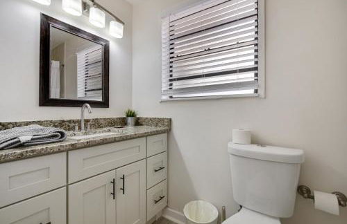 3 bedroom House with Renovated kitchen and bath! - Foto 9