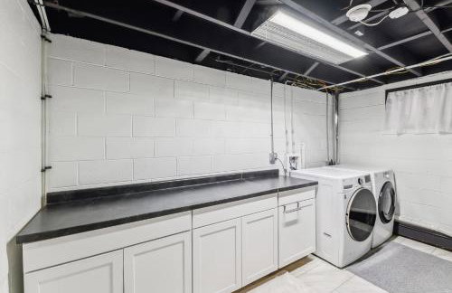 Cozy 3BR Home with BBQ Patio & Gym Near Downtown - Foto 28