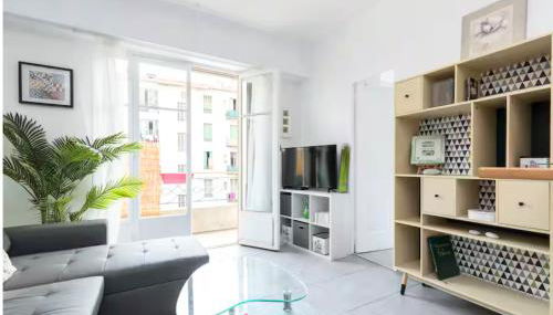 Beautiful & spacious 2 bed Apt near Nice Center - Photo 1