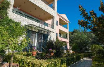 Pirofani Villa Apartments - Photo 50