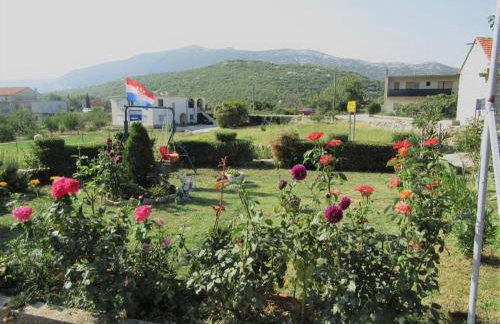 Cozy Nature House by Domljan Family - Photo 1