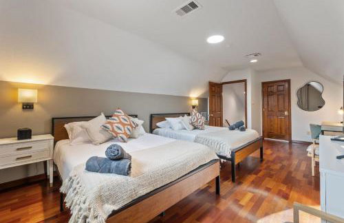 Golf-Side Luxe Escape Sleeps 13 Hot Tub & Theater - Foto 30