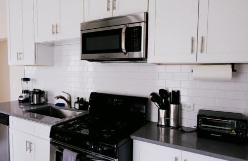 Sleeps 22 • Modern Multi-Unit • Gym • Workspaces - Photo 54