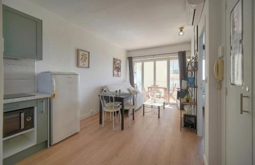 FRGK Fauvettes 1BDR Terrace, Parking, AC & Ultra-Fast Wi-Fi - Photo 37