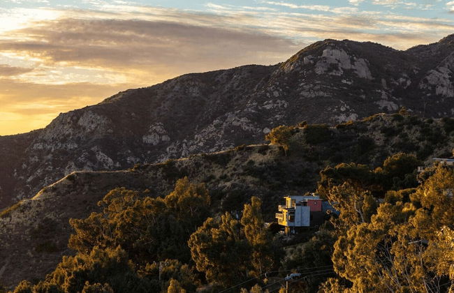 Castlewood by Avantstay Malibu Cliffside + View - Photo 32