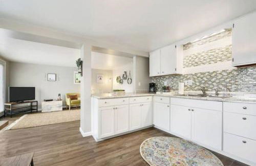 The Bumble Bee Hive 7-Bedroom House w/ Hot Tub - Foto 10