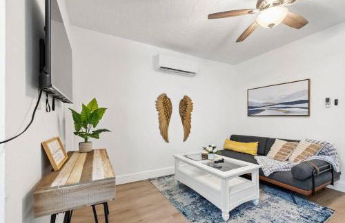 Intimate Casita Mia minutes away from Airport, Calle 8, Brickell, Coral Gables, The beach and more! - Foto 1