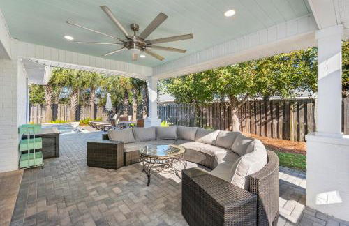 Beautiful Pet Friendly Home! Tropical Pool, Optional Golf Cart & Pool Heat, Minutes to Beach - Foto 52