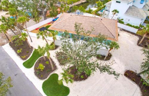 Home ON Key with pool, hot tub, putting green, arcade games, bike & mins to beach! - Foto 69