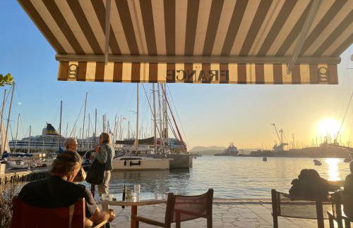 Appartement mignon calme douillet ascenseur clim étage élevé proche parking et toutes commodités au coeur du Toulon historique - Photo 46