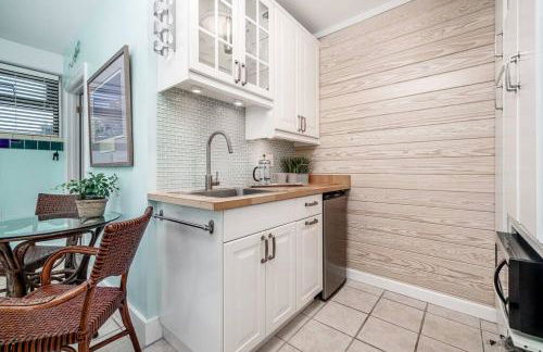 Why Knot Getaway…Rooftop with WaterView! Unit E - Foto 31