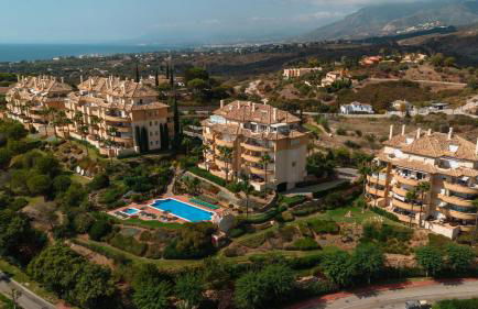 Luxurious frontline golf apartment in Elviria - Photo 56