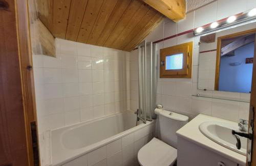 Chalet individuel 10 pers., sur les pistes, Wi-Fi - FR-1-455-242 - Foto 17