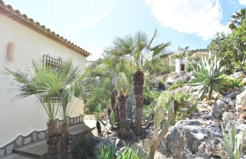 Peaceful Villa with Private Pool - Foto 26