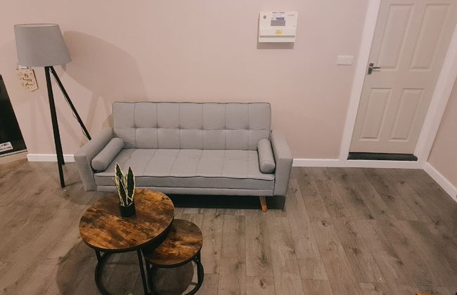 Charming 1-bed Apartment in Barnsley - Photo 4