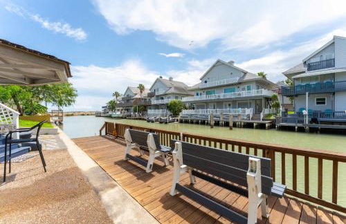 Charming 1BR Waterfront Retreat with Private Patio - Foto 17