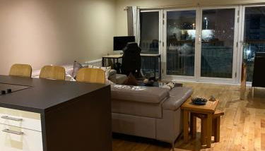 City Centre 2 bedroom apartment, secure parking. - Foto 3