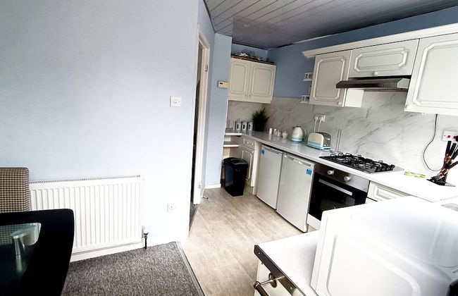 Cozy 3-Bed Family Home with Free Parking - Foto 37