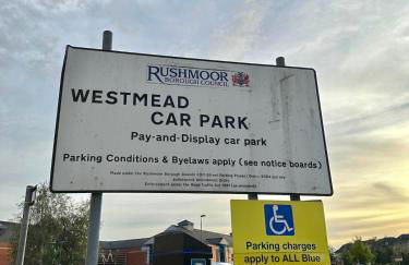 Brand-new flat, King Bed, Sofa Bed with full kitchen, Wi-Fi, self check-in Central location near everything - Foto 46