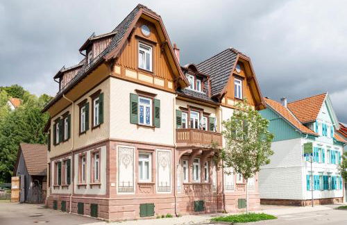 Charaktervolle 122qm Altbau-Ferienwohnung mit Stuck, viel Platz für Familien & Gruppen bis zu 8 Personen, Parkplatz inklusive - Photo 18