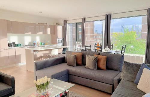 Sleek 3-bedroom flat with Balcony, Lift access, FREE WiFi in Southwark, Borough near The Shard by NourNest Apartments - Foto 13